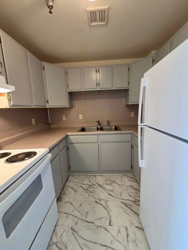 Building Photo - 149 Wilson St