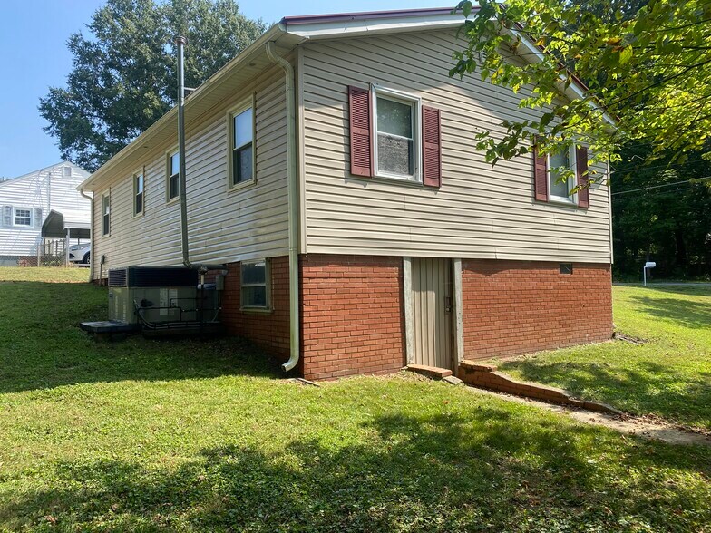 Building Photo - 344 E Ridge St