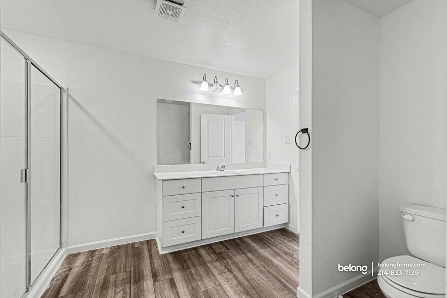 Building Photo - 1806 Chapel Hl Rd