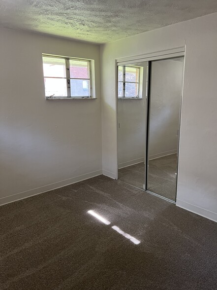 Building Photo - 915 Sleepy Hollow Rd