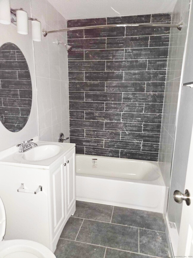 Building Photo - 652 Watertown Ave