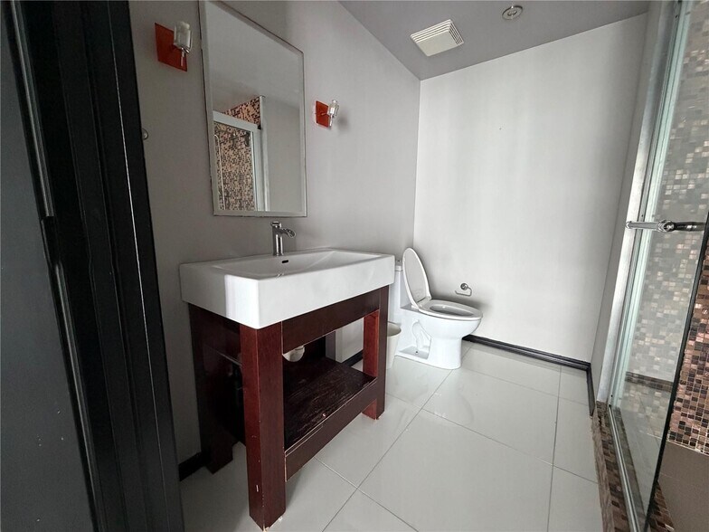 Building Photo - 690 SW 1st Ct