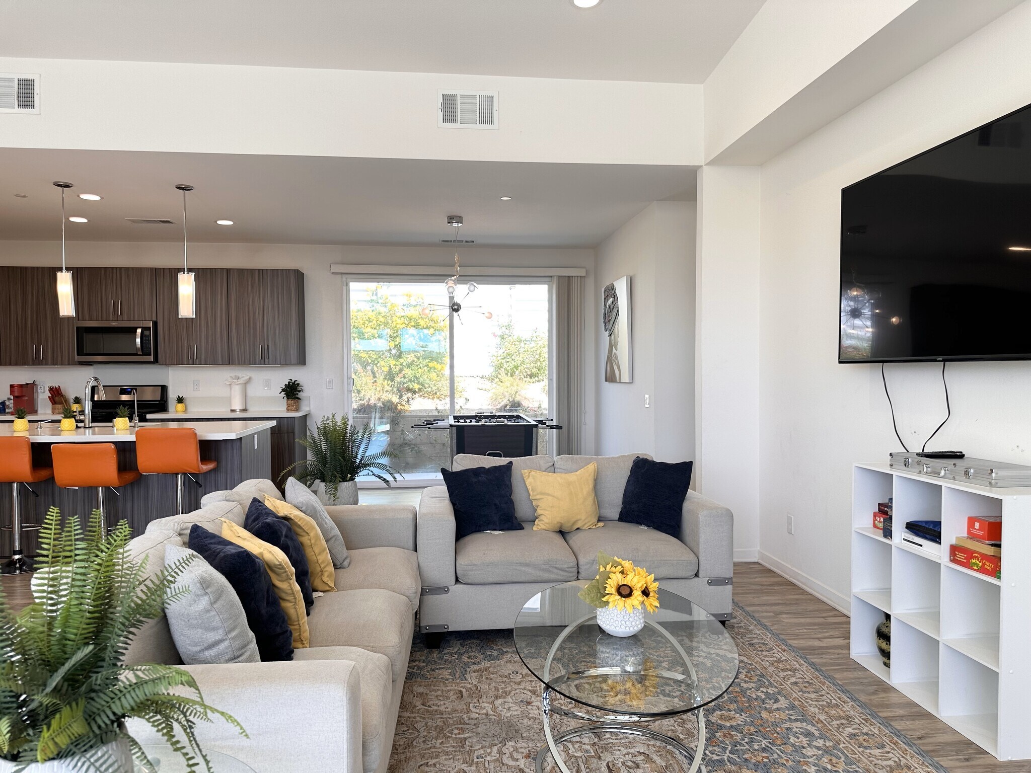 Building Photo - 13938 Avenida La Vis
