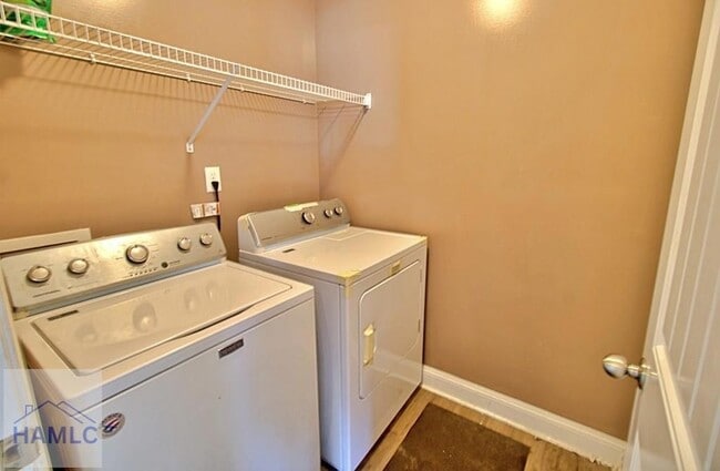 Building Photo - 305 Largo Ct