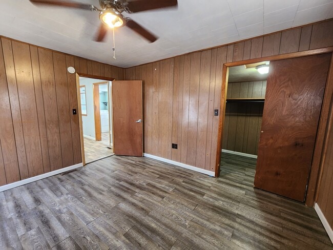 Building Photo - 403 9th Ave SW