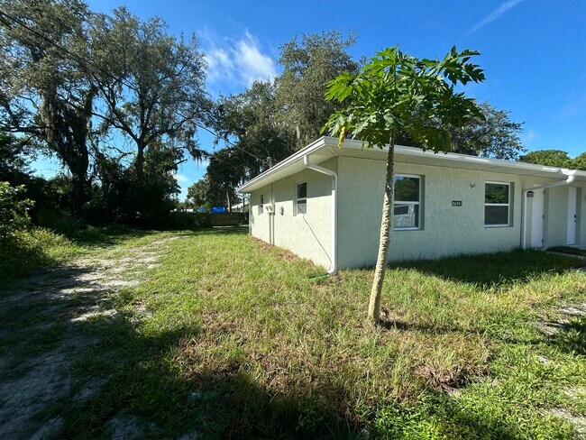 Building Photo - 2133 Sibley Ave