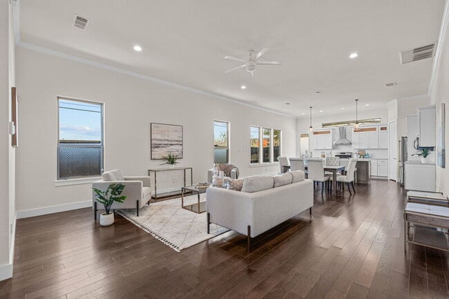 Building Photo - 600 Melba St