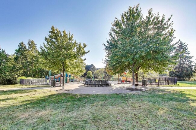 Building Photo - 926 S W Ave