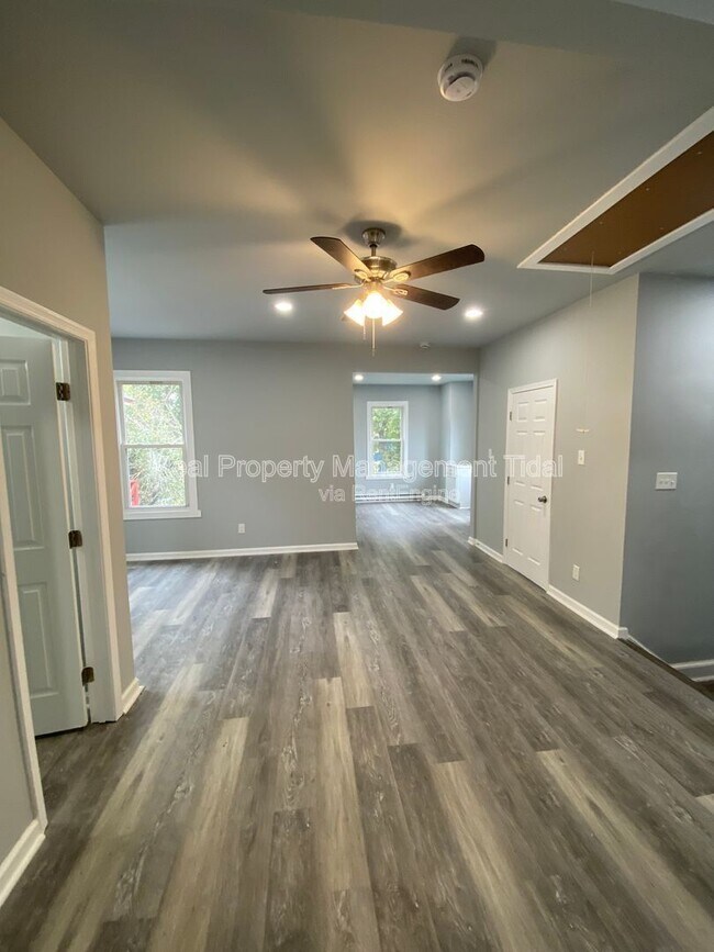 Building Photo - 22 Riverview Ave