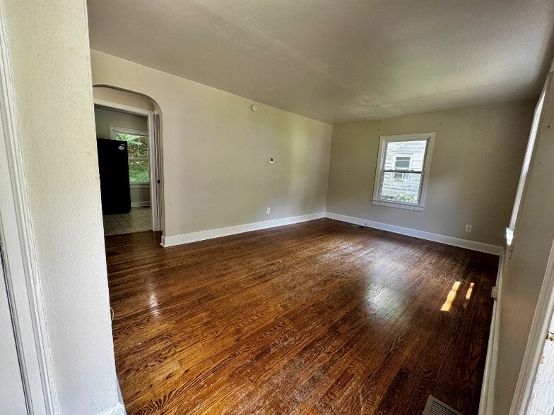 Building Photo - 2643 Lansing Dr SW