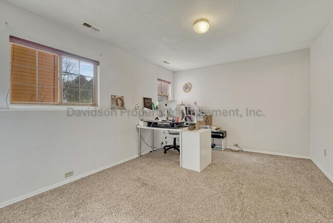 Building Photo - 1524 Shane Cir