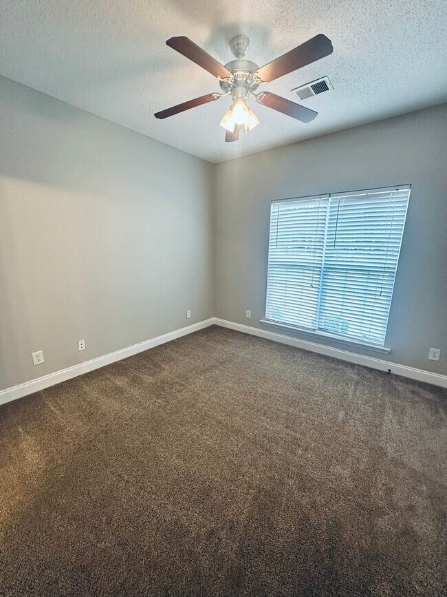 Building Photo - 406 Brookewater Ln