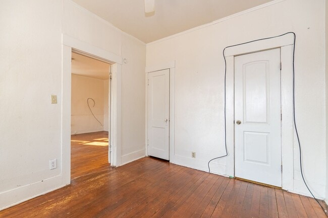 Building Photo - 2 Bedroom Cottage for Lease