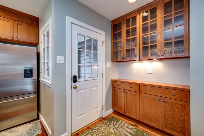 Building Photo - 126 Mahrt Ave