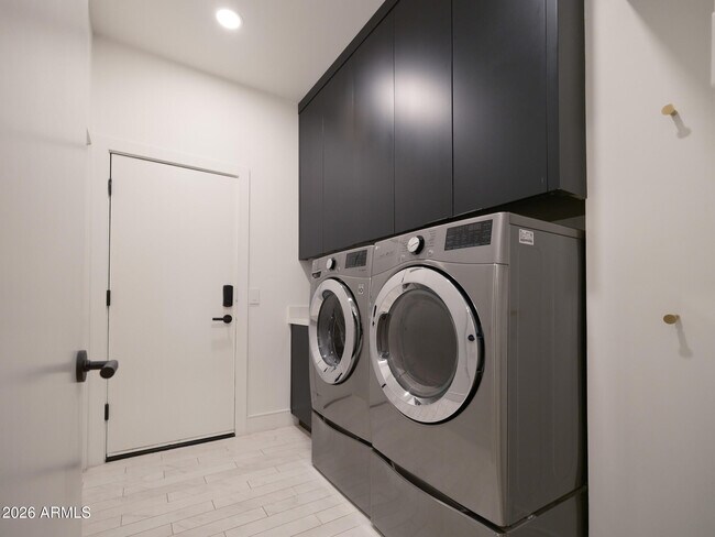 Building Photo - 2024 E Granite View Dr