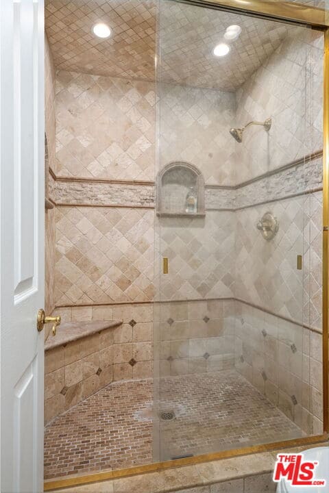 Building Photo - 6497 Country Club Dr