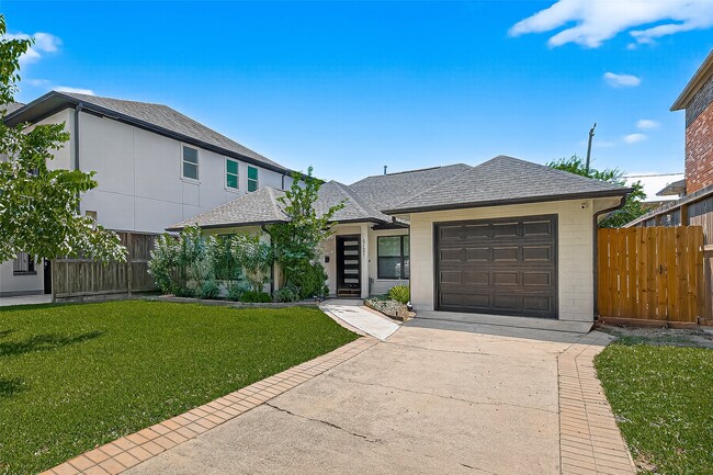 Building Photo - 5121 Locust St