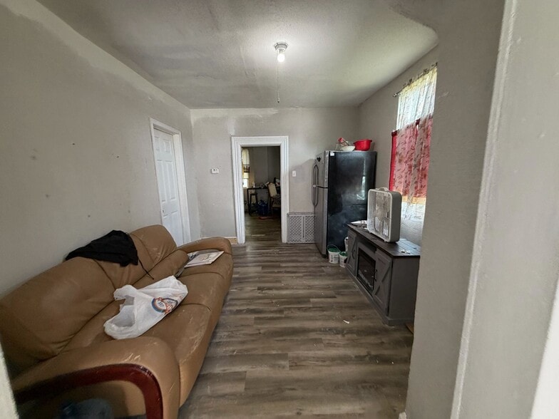 Building Photo - 1315 Poindexter St