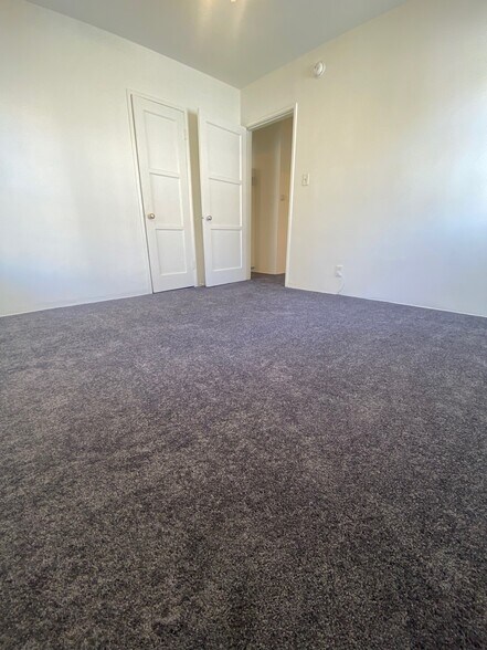 Building Photo - 609 Kelton Ave