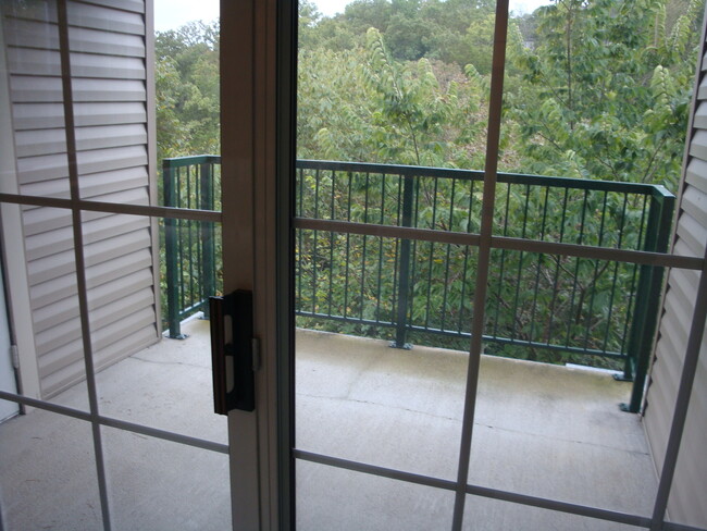 Building Photo - Condominium in The Oaks of Holiday Hills R...
