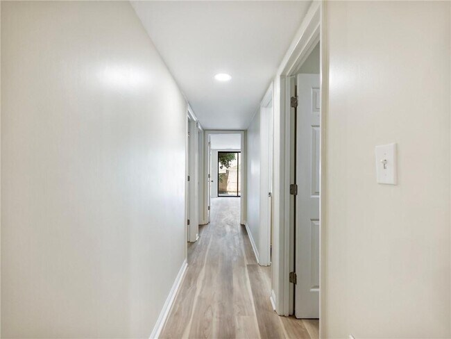 Building Photo - 605 Candler St