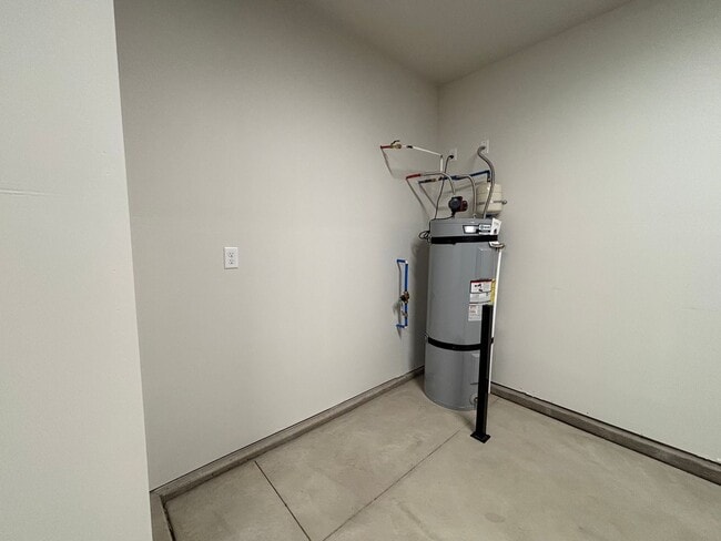 Building Photo - SINGLE LEVEL TOWNHOME FOR RENT!