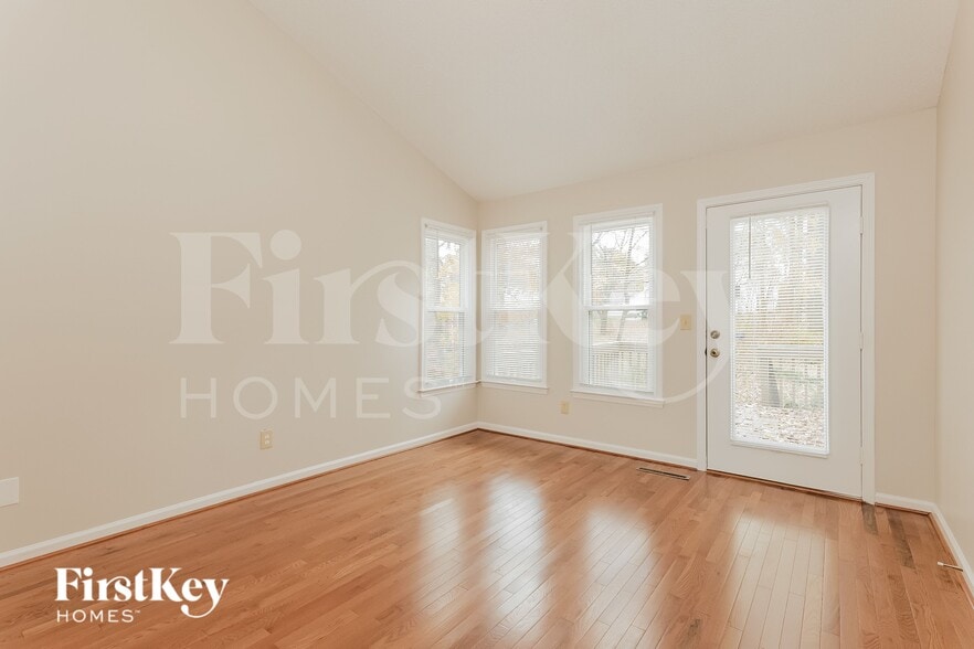 Building Photo - 9029 Jefferson Woods Dr