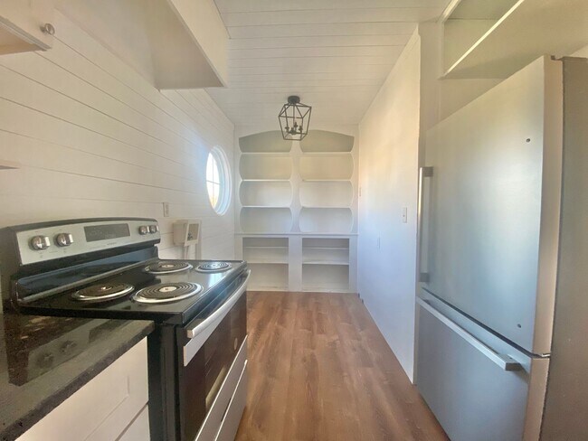 Building Photo - 2205 28th St