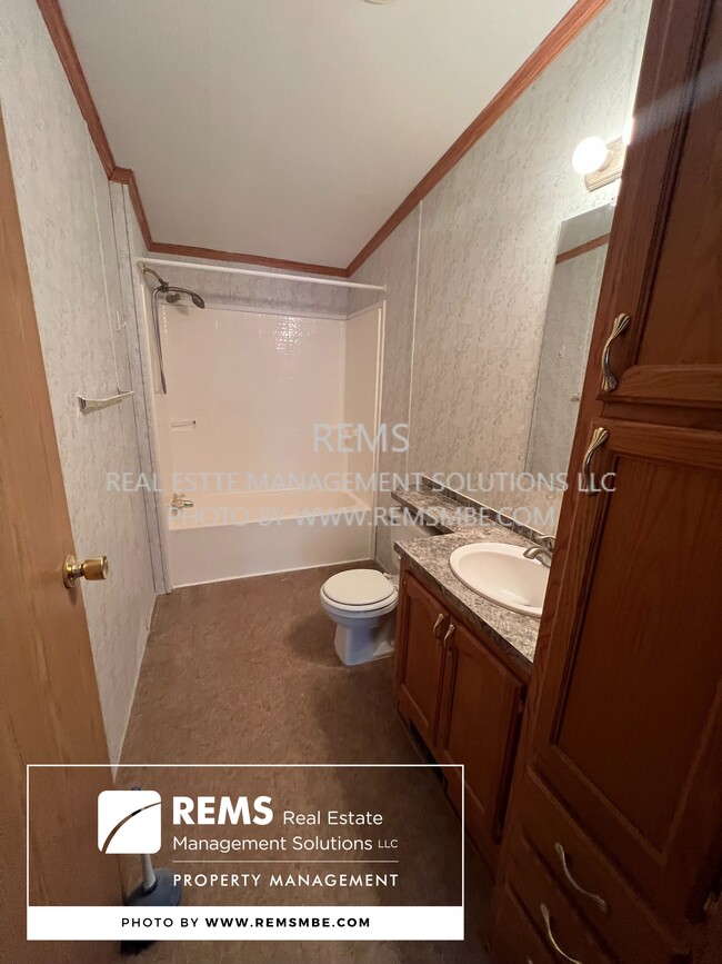 Building Photo - 115 Northwoods Cir