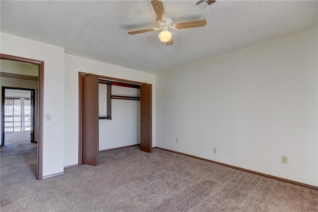 Building Photo - 3 Bedroom/2Bath/2Car Duplex- 2 Car Garage-1.5 from Chilsholm Creek