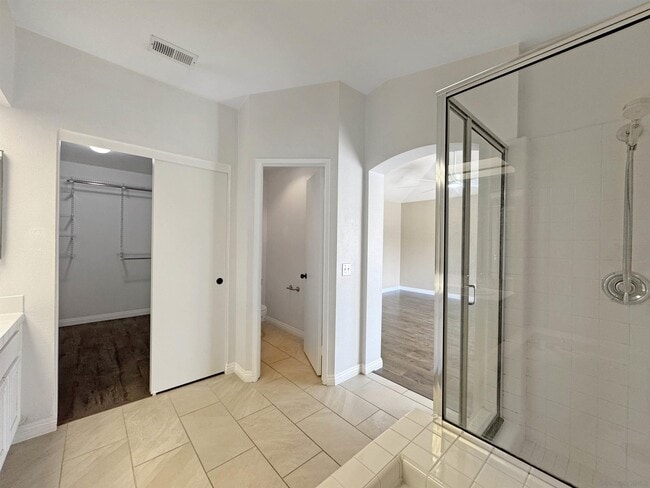 Building Photo - 2204 Lago Ventana