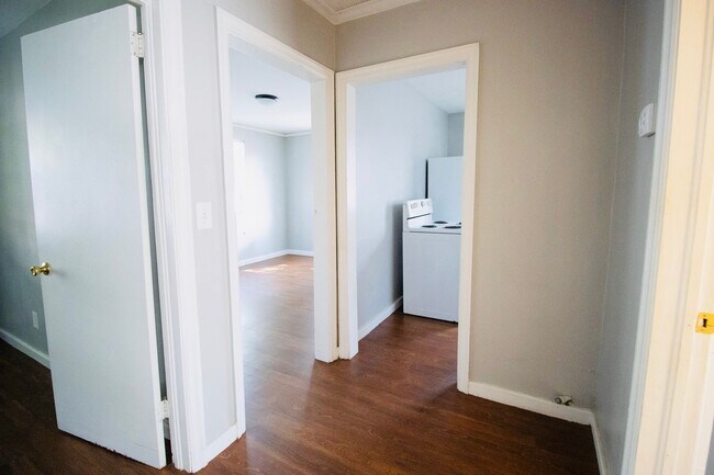 Building Photo - 2 Bedroom, 1 Bath in West Columbia