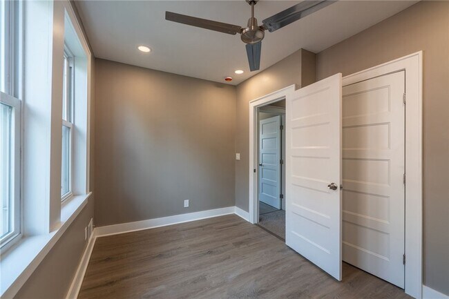 Building Photo - 533 N Euclid Ave