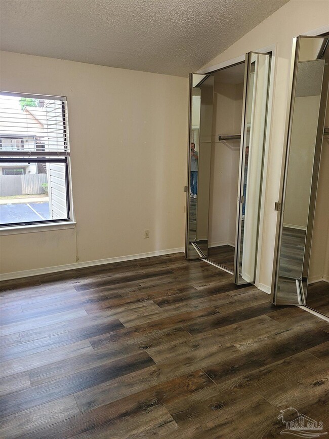 Building Photo - 2201 Scenic Hwy