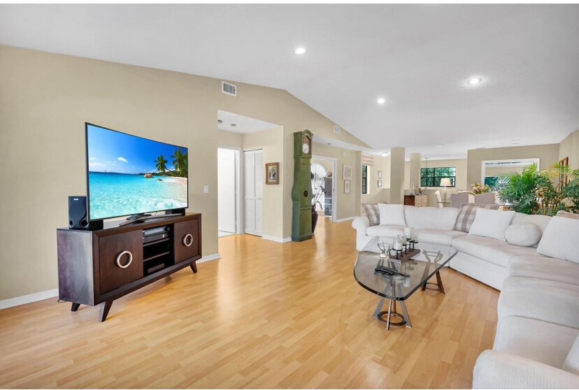 Building Photo - 22759 Mandeville Pl