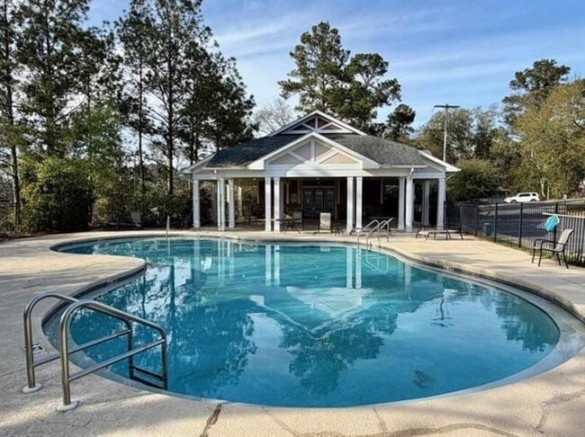 Building Photo - 2281 Del Carmel Way