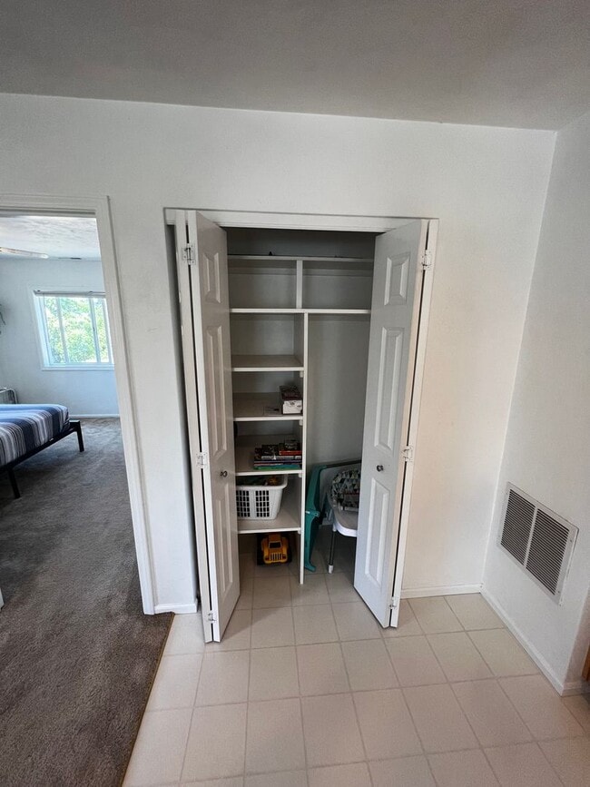 Building Photo - 4-Bedroom 3-Bathroom house with attached 1 bedroom apartment