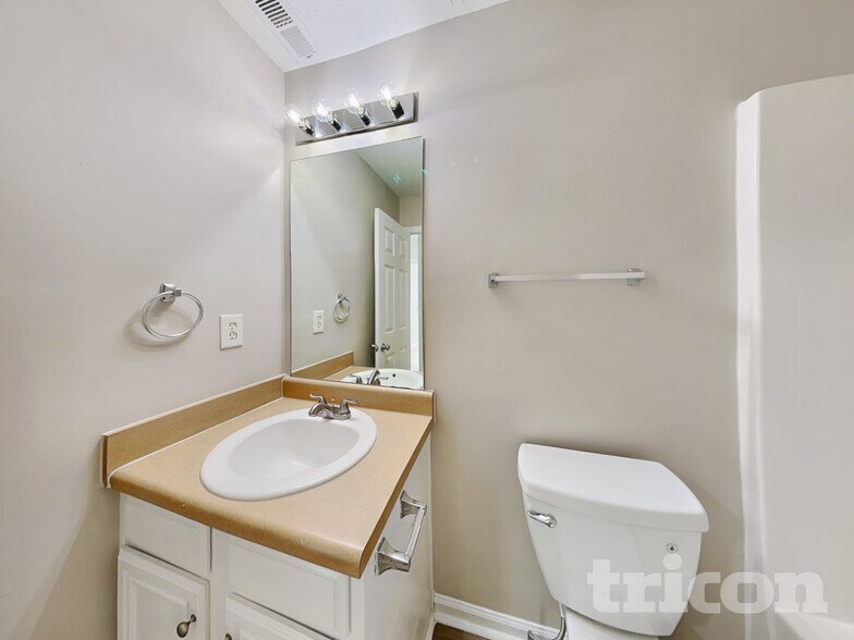 Building Photo - 7192 Tanger Blvd