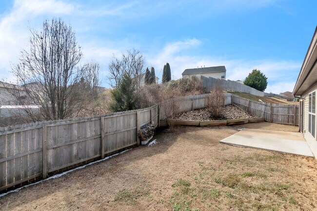 Building Photo - Elegant 3BR/2BA Home in Chartwell Estates with Fireplace & Fenced Yard $1800/mo rent