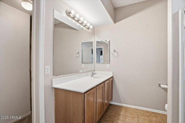 Building Photo - 2401 E Rio Salado Pkwy