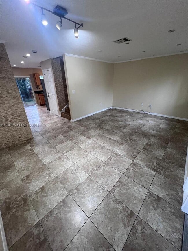 Building Photo - 2098 NE 167th St