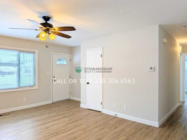 Building Photo - 2881 Archwood Pl