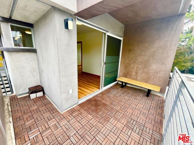 Building Photo - 505 N San Vicente Blvd