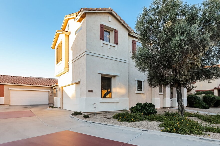 Building Photo - 865 E Stottler Dr