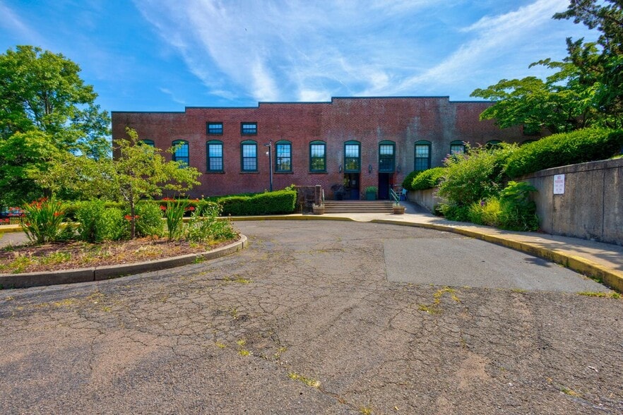 Building Photo - 1 Front St