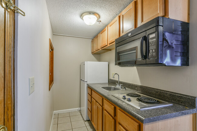 Building Photo - 403 S Roan St