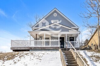 Building Photo - 242 N Valley St