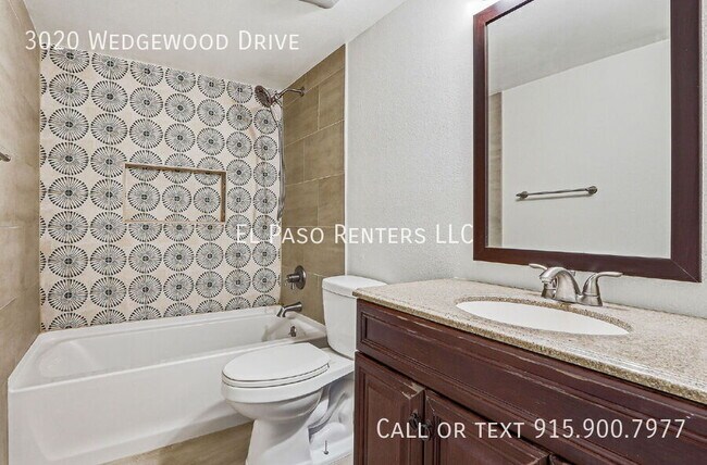 Building Photo - 3020 Wedgewood Dr