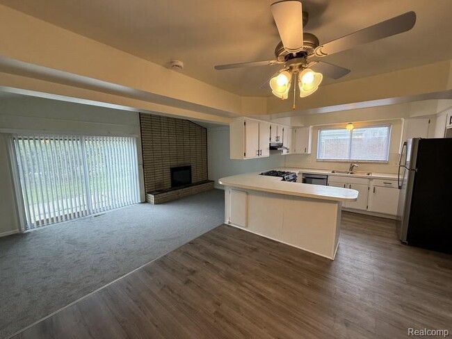 Building Photo - 34660 MacDonald Dr