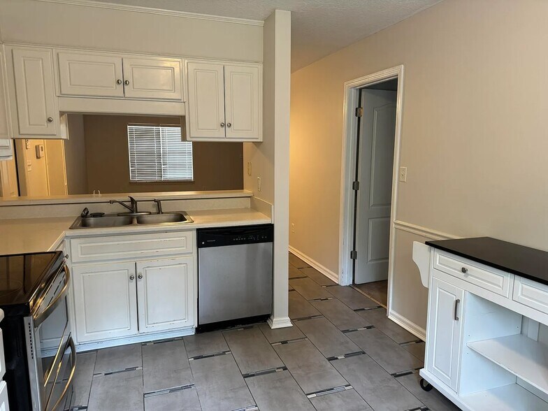 Building Photo - 1959 Shoreline Dr